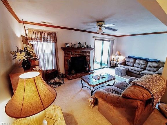 2nd image of 845 Sommerville Cres