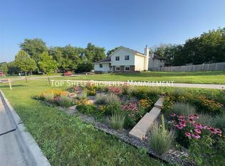 10423 Clark St, Clive, IA 50325