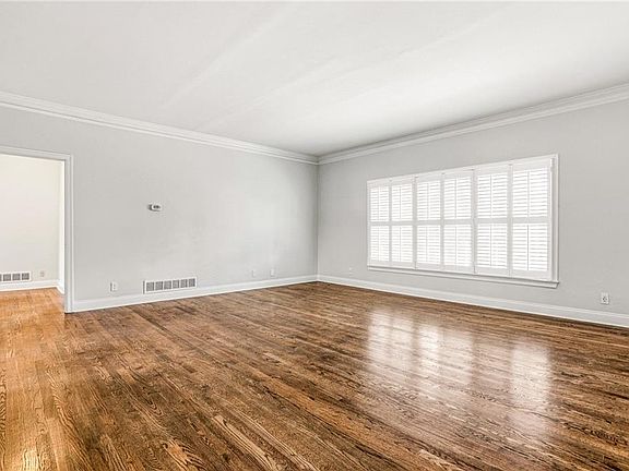 4th image of 3694 Peachtree Rd NE APT A4