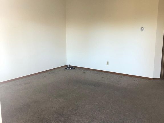 2nd image of 1049 Villa Ave #6