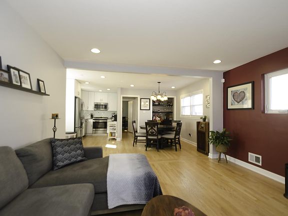 2nd image of 4947 W Bloomingdale Ave