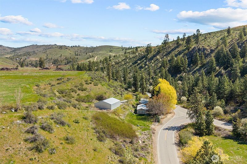 3rd image of 762 Boyd Loop Road