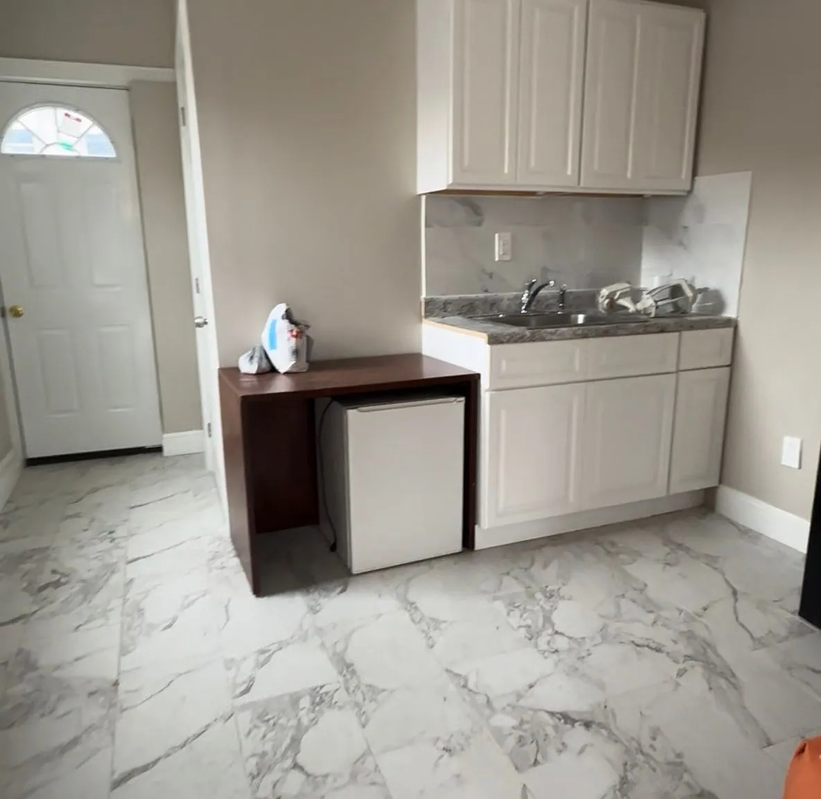 1 bed, 200 sqft, $800 — Photo 1