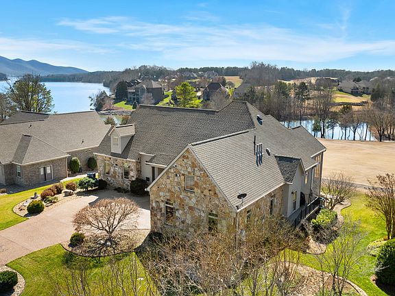 3rd image of 170 Blue Jay Ave