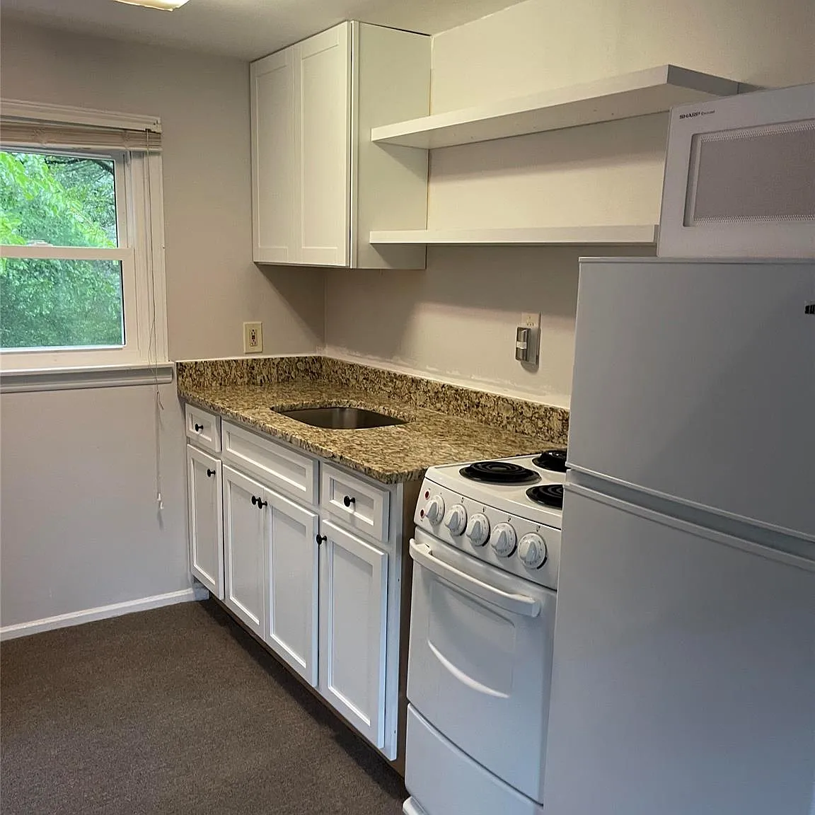 1 bed, 1.0 bath, 500 sqft, $2,100 — Photo 2
