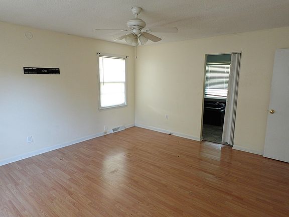 3rd image of 105 New Ct