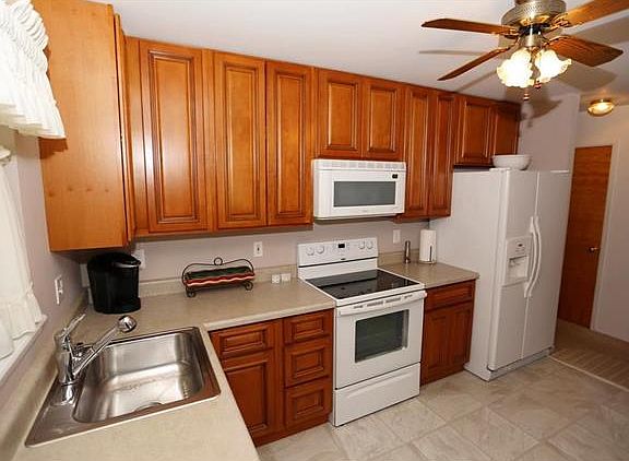 3rd image of 785 Pimlico Dr