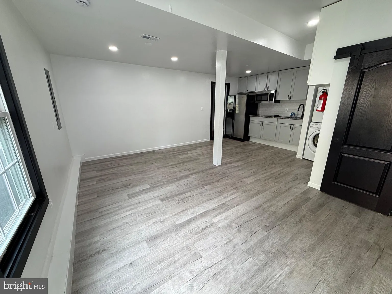 2 bed, 1.0 bath, 2563 sqft, $1,800 — Photo 4