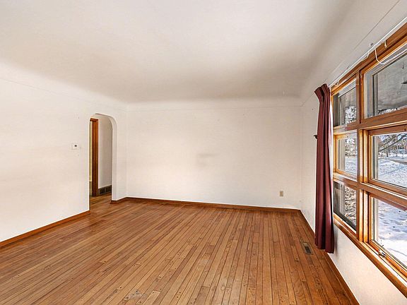 3rd image of 119 Maple St