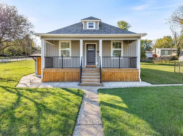 1322 S 2nd St, De Soto, MO 63020