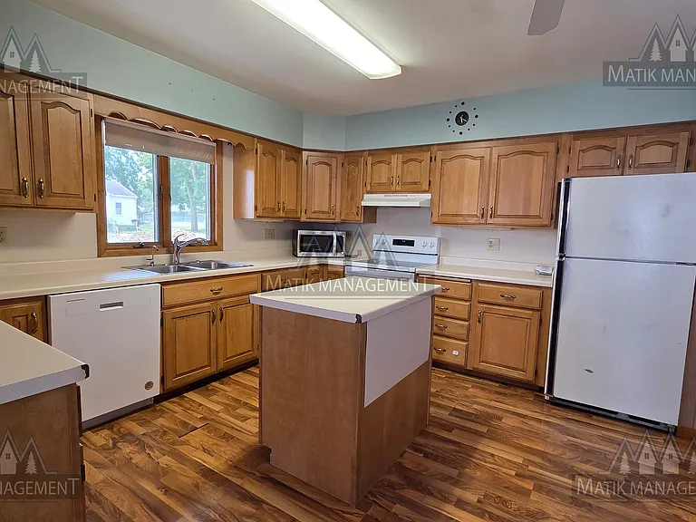 208 3rd St SW — Photo 34