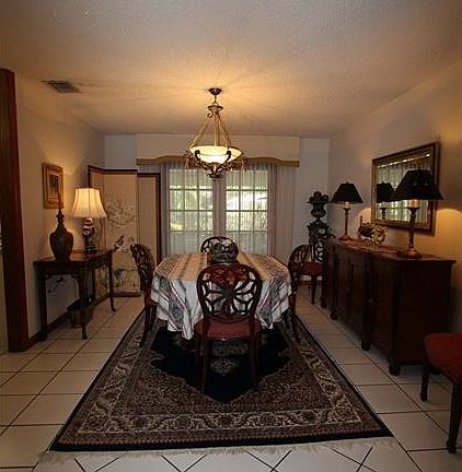 5th image of 242 Pinecrest Dr