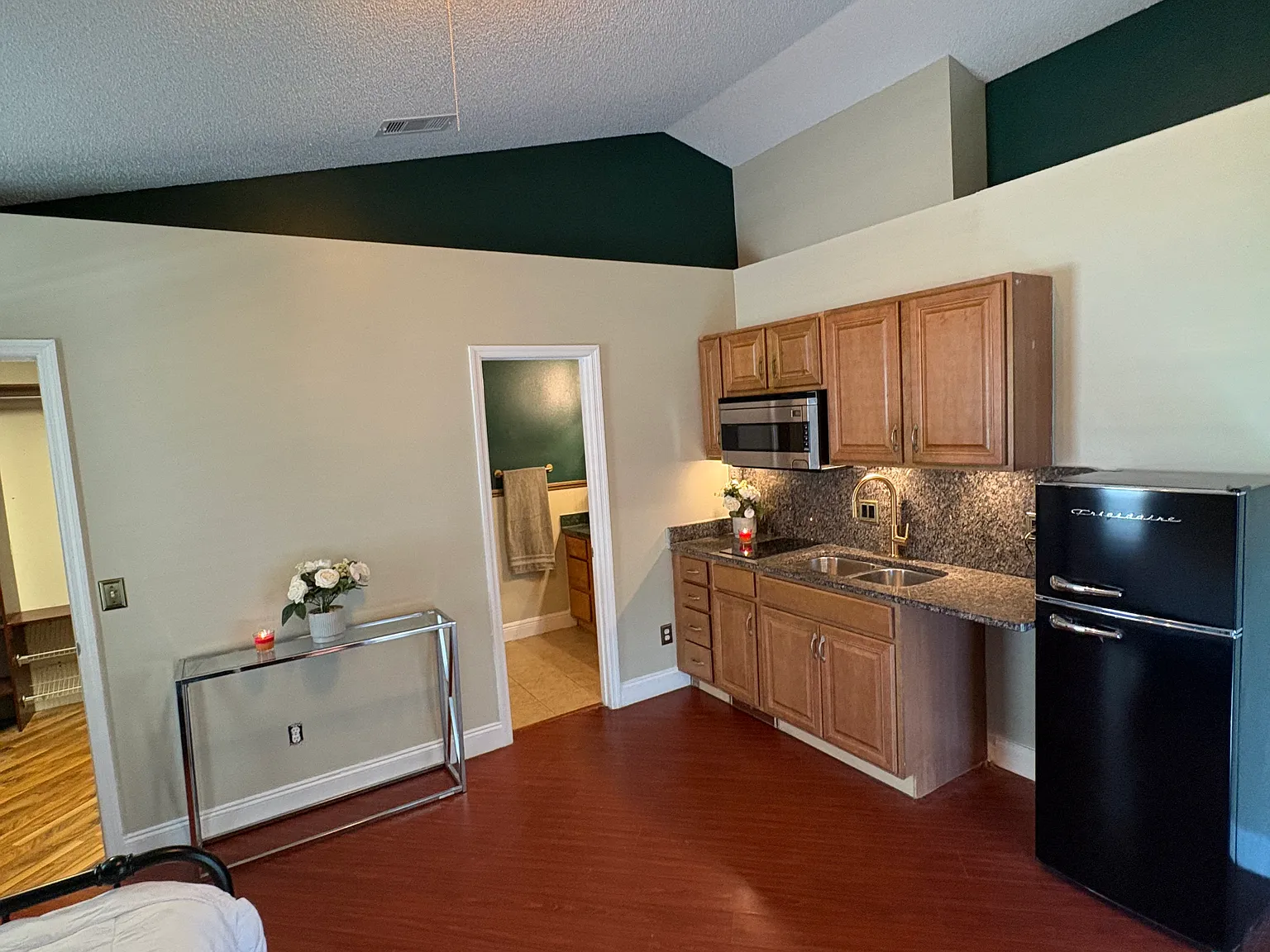 Studio, 600 sqft, $1,395 — Photo 3