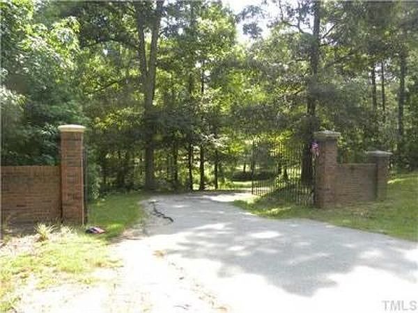 Gated entry to property