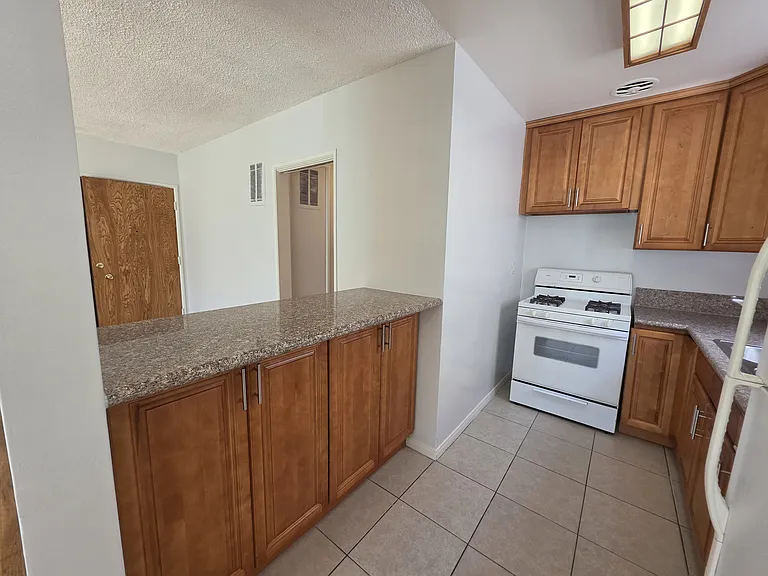 1732 N Harvard Blvd #106 — Photo 17