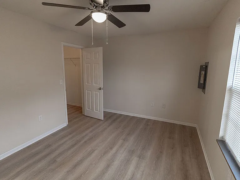 1323-1325 Godas Dr — Photo 11