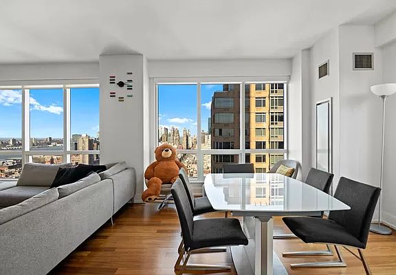 4th image of 350 W 42nd St APT 37D
