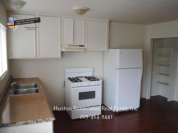 4th image of 404 W Oak St #9