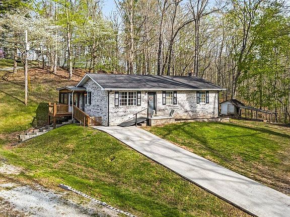 2nd image of 225 Country Way Dr