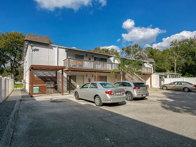 1402 E Gore St — Photo 4