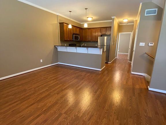 3rd image of 155 Dr Michael Debakey Dr APT 15