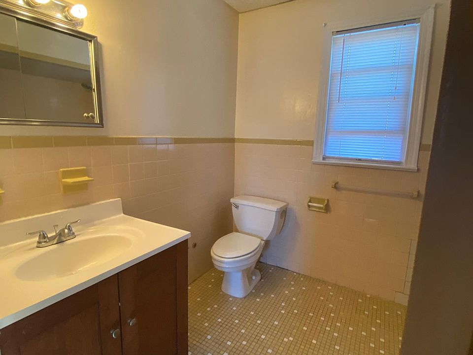 1st image of 32 Harding Ave Floor 3