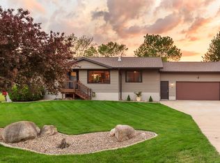 25 Charlotte Ct, Robins, IA 52328