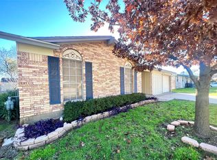 808 E Glendale St, Crowley, TX 76036