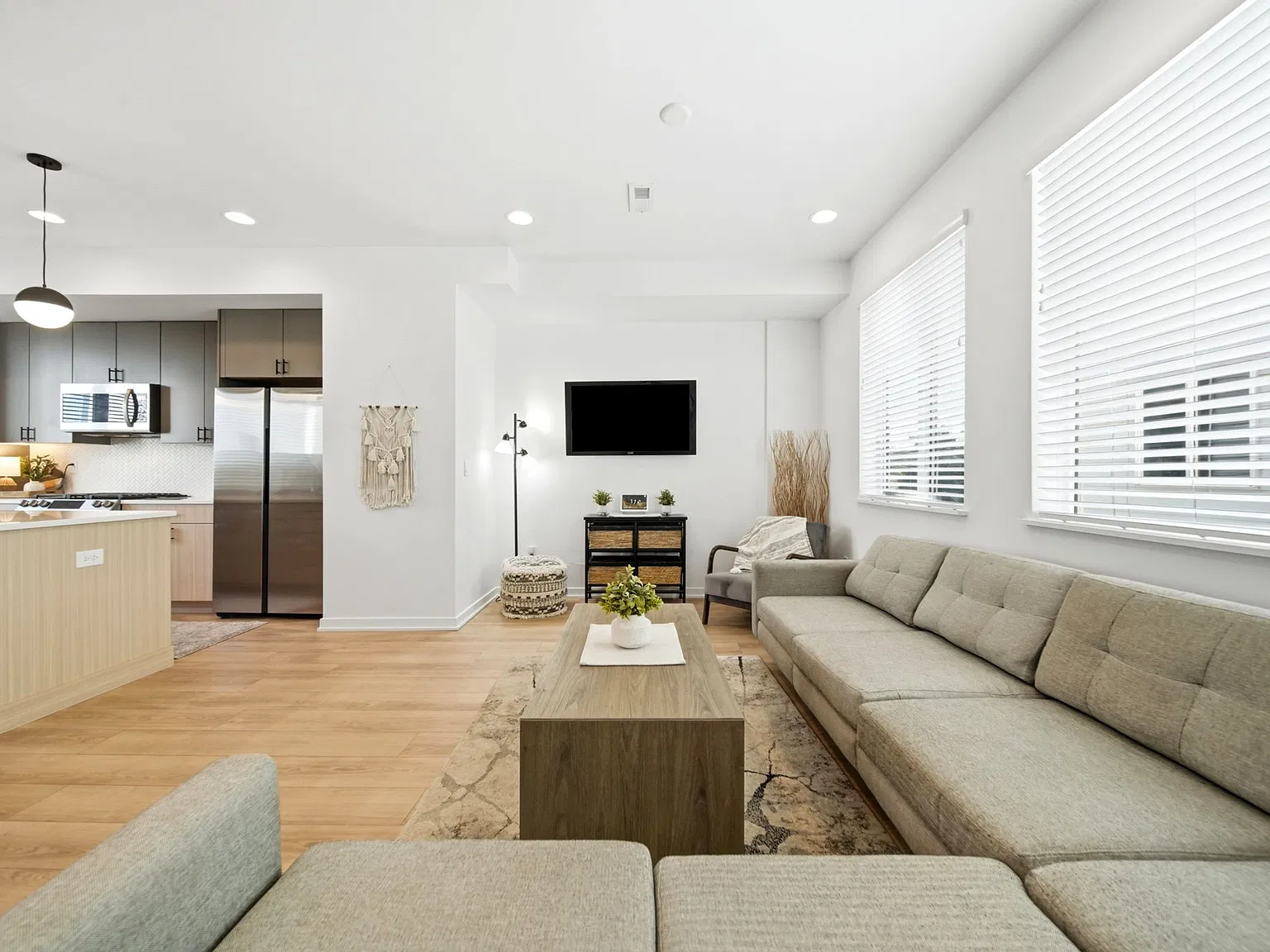 2 bed, 1498 sqft, $3,350 — Photo 3