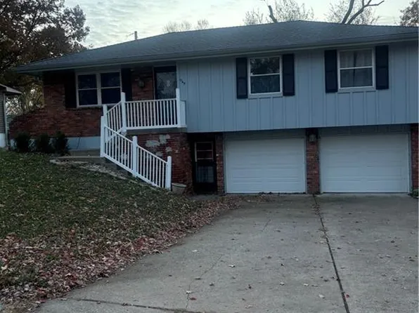 1045 Lindenwood Ln, Liberty, MO 64068