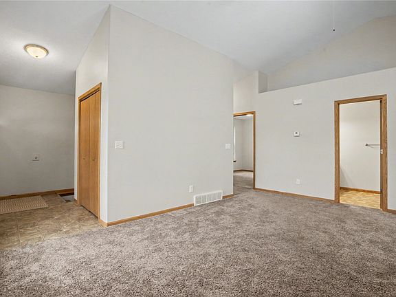 4th image of 246 Whirlaway Ln