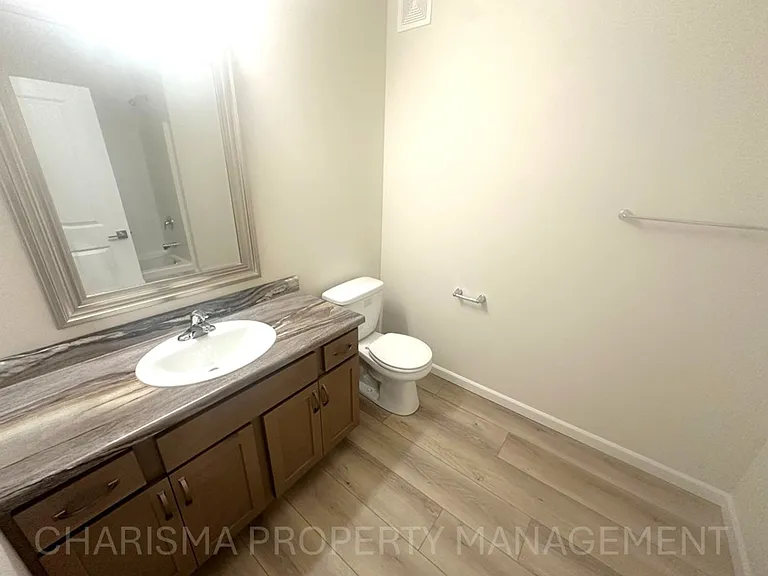 32nd Street Condominiums — Photo 12