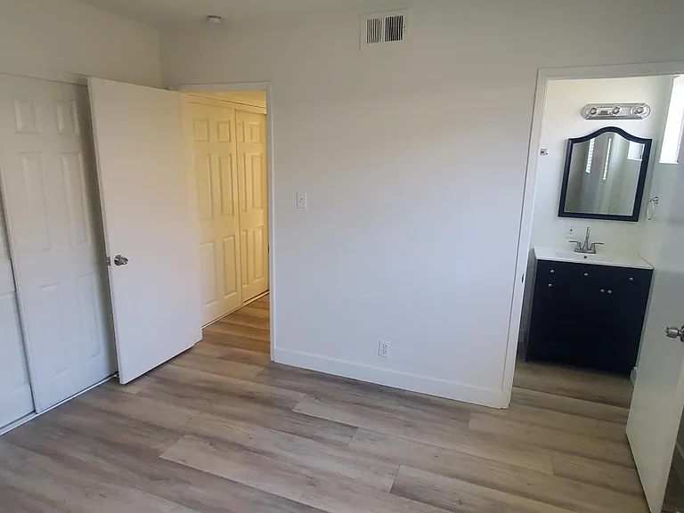 10325 Lehigh Ave #1 — Photo 11