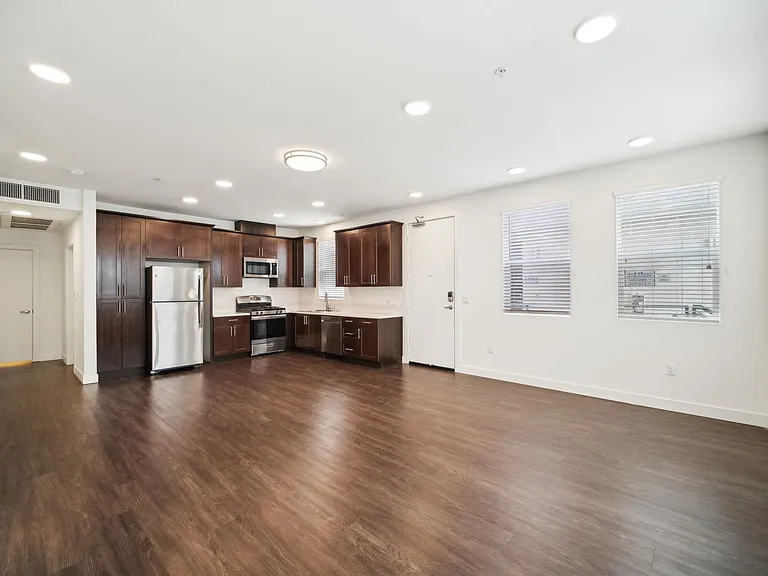 Yolo West Apartments — Photo 11