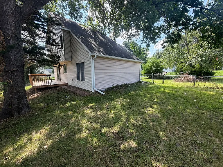 401 Dustin Dr — Photo 22