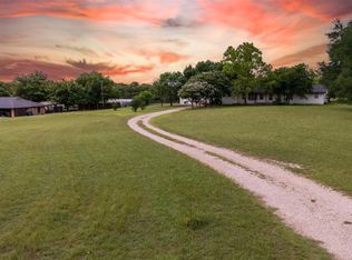 951 E Highland Rd, Red Oak, TX 75154