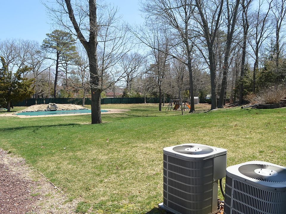 2nd image of 4 Meadow Ct