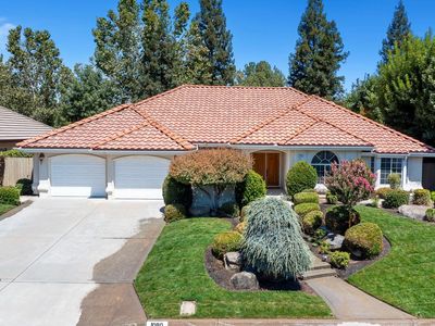 1080 E Newhall Dr, Fresno, CA, 93720