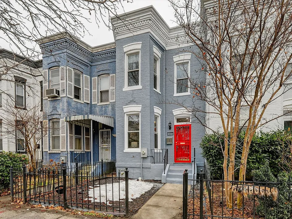 1221 I St NE