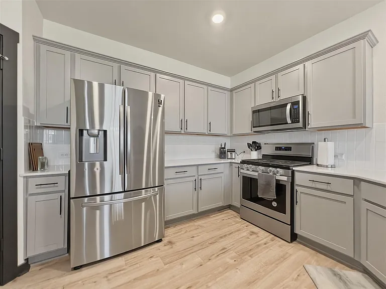 10620 Deaton Ln — Photo 9