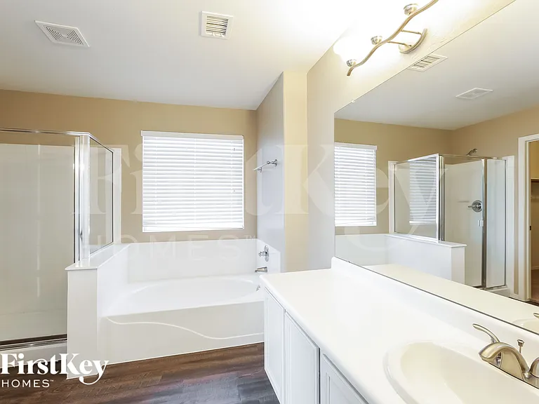 11009 W Frier Dr — Photo 11