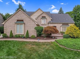 1731 Edinborough Dr, Rochester Hills, MI 48306