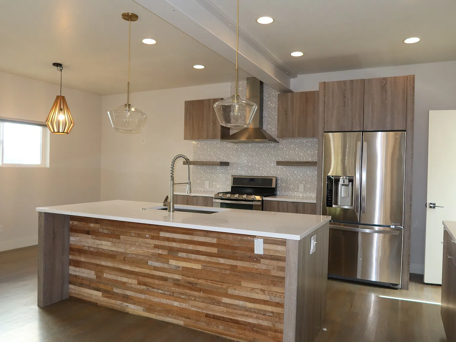 2 bed, 2.5 bath, 2200 sqft, $4,800 — Photo 4