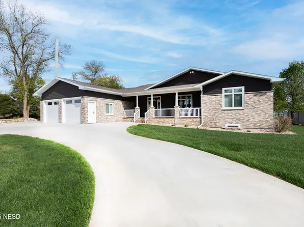 620 N Lake Dr, Watertown, SD 57201