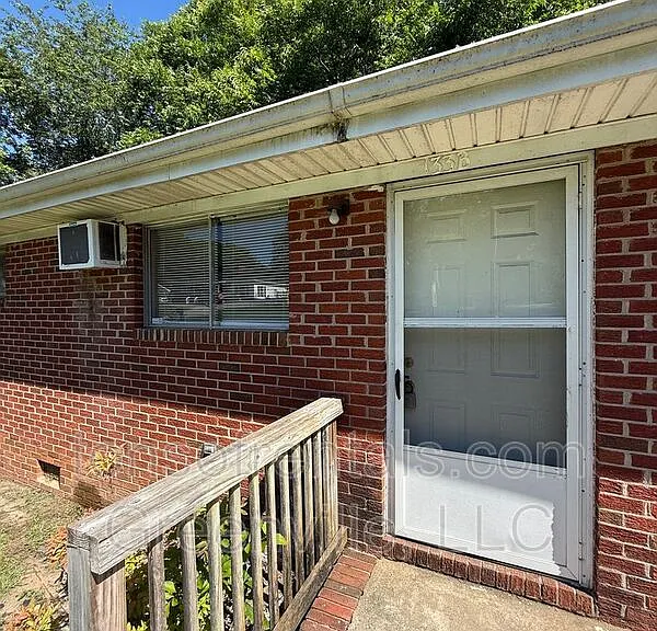133 B Pleasant Dr — Photo 1