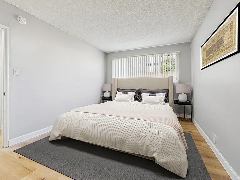 Sepulveda Apartments — Photo 6