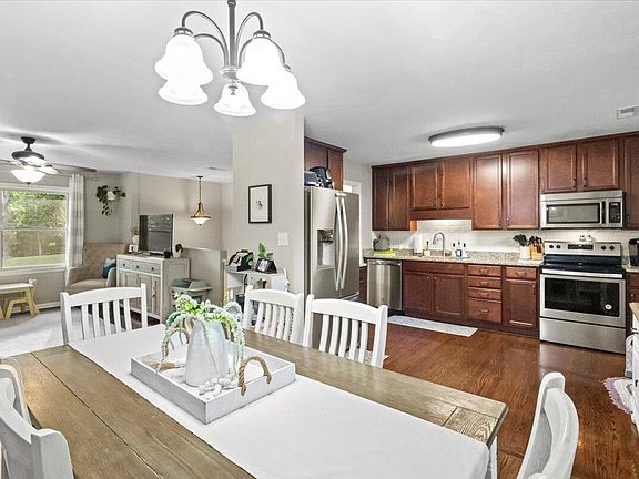 4th image of 2109 Sourwood St