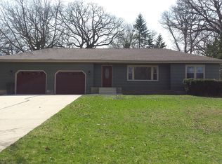 2123 Terrace Dr, Cedar Falls, IA 50613