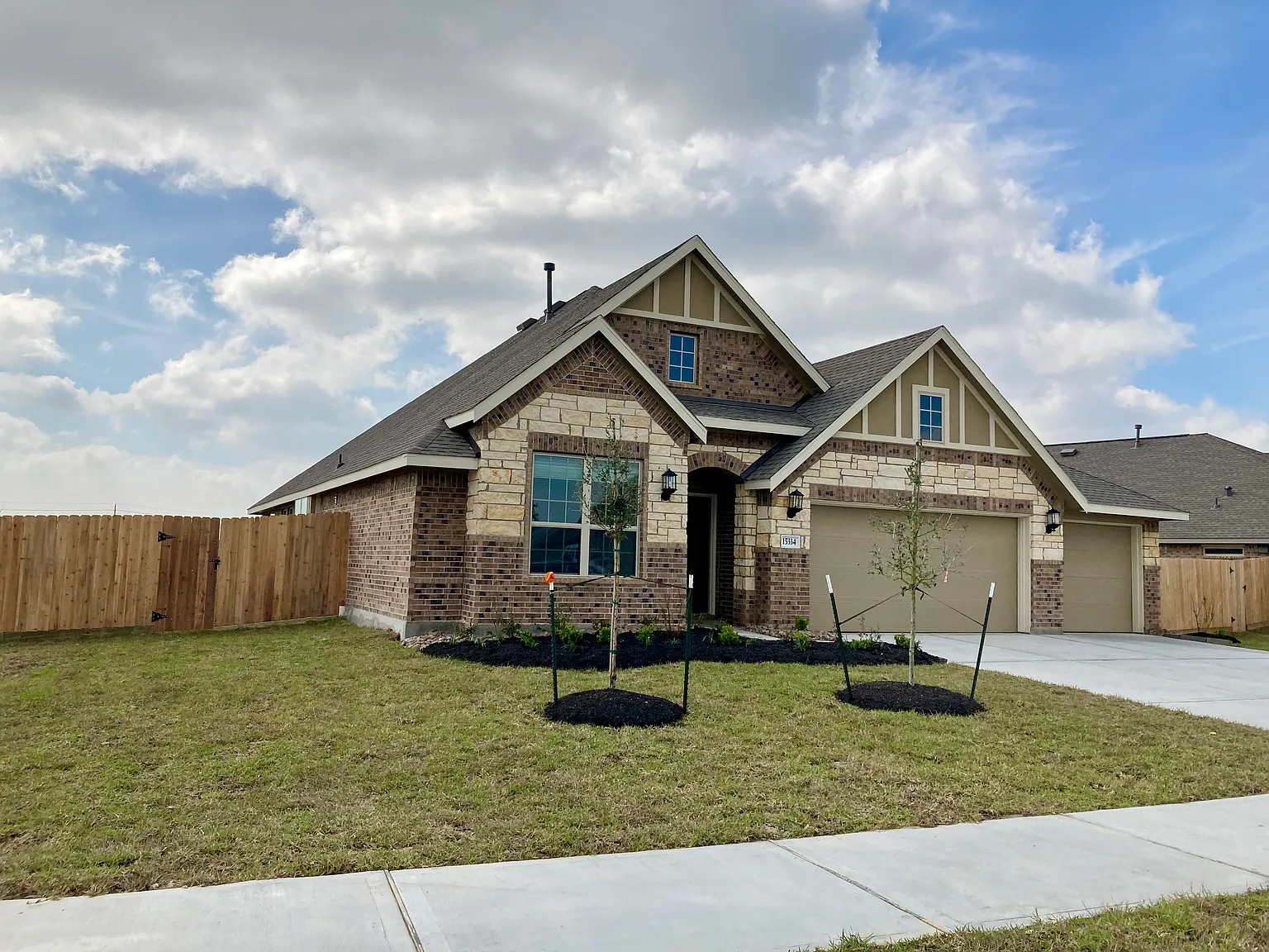 4 bed, 2047 sqft, $3,100 — Photo 2