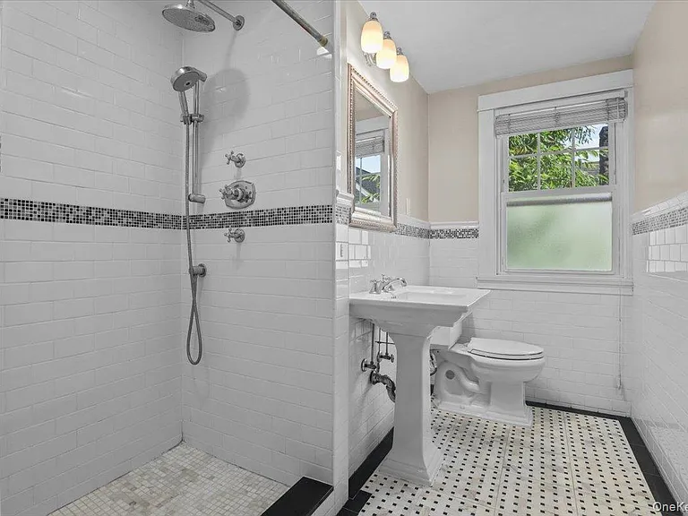 625 Lorraine St — Photo 13
